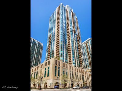 21 E Huron St APT 1201