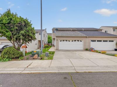253 NW Clay Ct