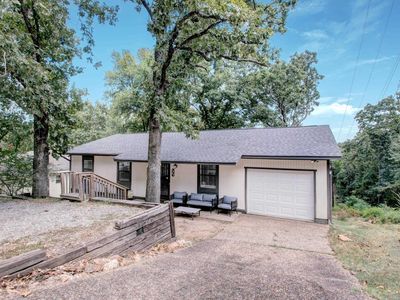 5800 Foxboro Dr