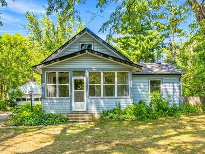 328 3rd St SE