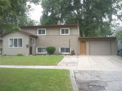 105 N Corbin St