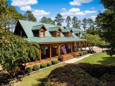 1084 Farnum Rd
