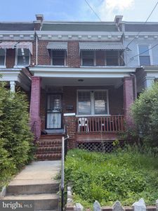 2737 4th St NE