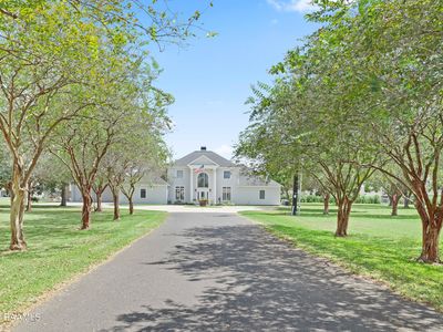 106 S Hillary Ave