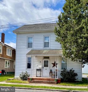 132 W Chestnut Ave