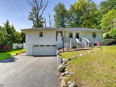 77 Marion Ave