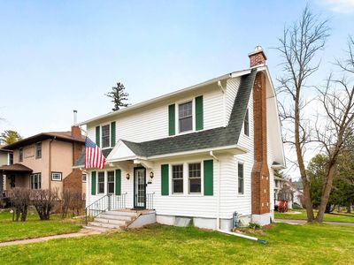 202 N 40th Ave E