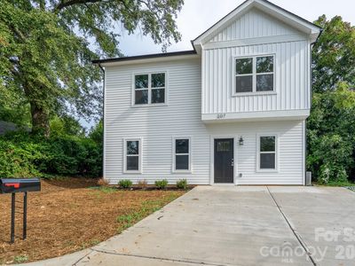 207 E Elm St