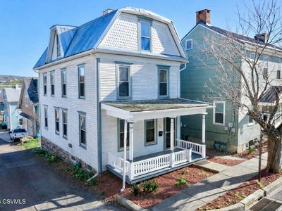 138 W 1st St