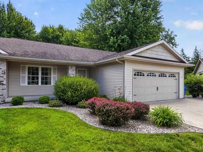 Property at 11 Rose Cottage Ln, Saginaw, MI