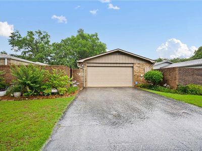 17 Cobblestone Way W