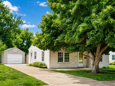 Property at 7016 Palm Dr, Urbandale, IA