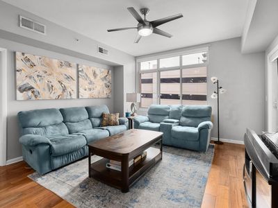 54 Rainey St APT 609