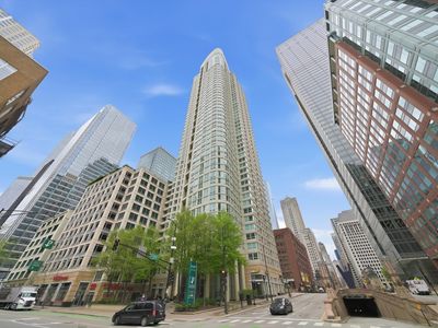 345 N La Salle Dr APT 401