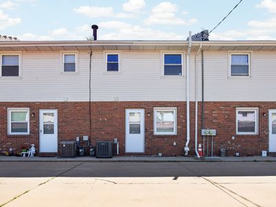 105 E Lincoln St APT D