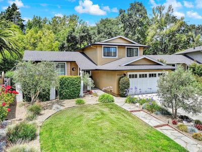 1040 Round Hill Circle