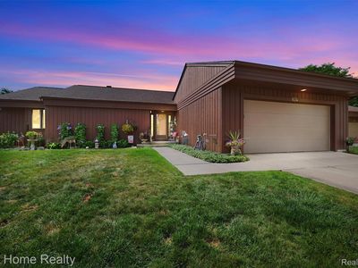 634 Applegate Ln