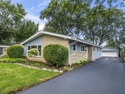 Property at 2612 Fontana Dr, Glenview, IL