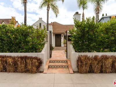 506 N Curson Ave