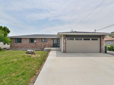 8302 E Maringo Dr