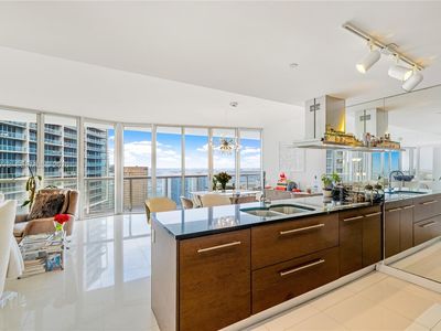 495 Brickell Ave APT 4704