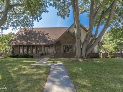 2240 Tanglewood Dr