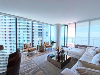 650 NE 32nd St Unit 3707