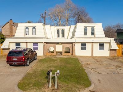 6817 Lancer Ln