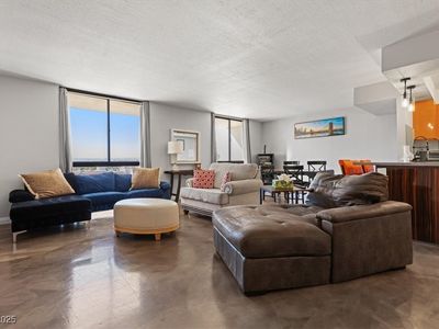 3930 University Center Dr #902