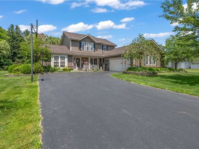1296 Lakeville Ln