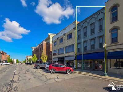 8 E Front St