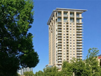 2881 Peachtree Rd NE APT 1703