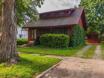 216 E Elmwood St