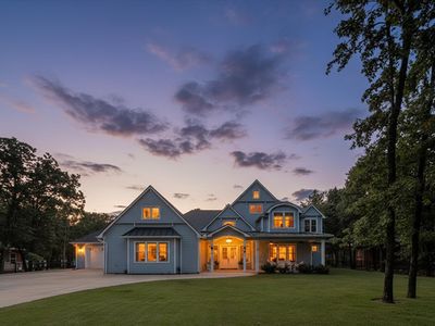 902 Waters Edge Dr