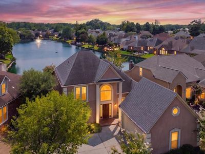 1081 Mirror Lake Ln