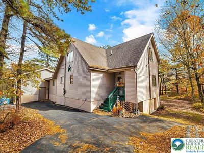 2208 Mohegan Ct
