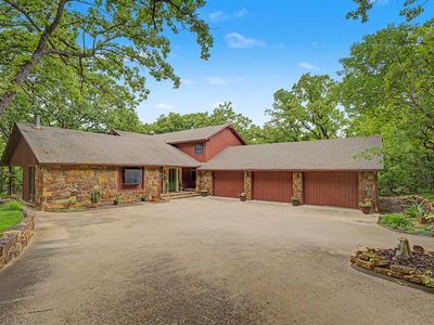 5832 Arrowhead Dr