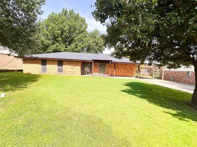 Property at 906 Zahara St, Bowie, TX