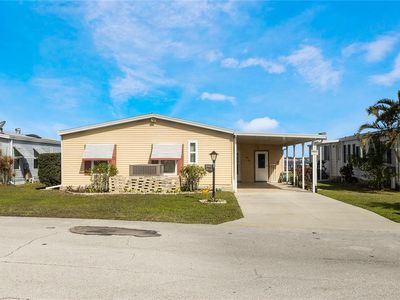 6823 S Lake Henry Dr NE