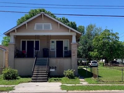 805-07 Whitney Ave