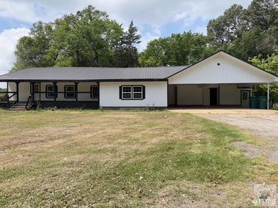 Property at 324 E Browning St, De Kalb, TX
