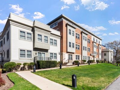 321 Hammond Pond Pkwy Unit 103