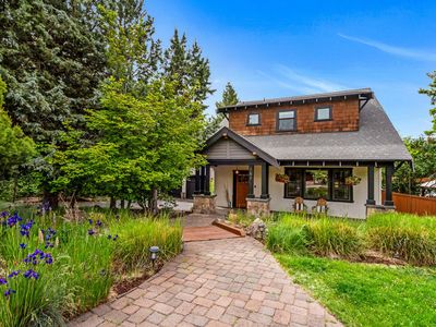 157 NW Black Hawk Ave