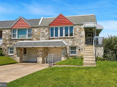 565 Domino Ln