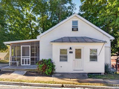 1202 Main St