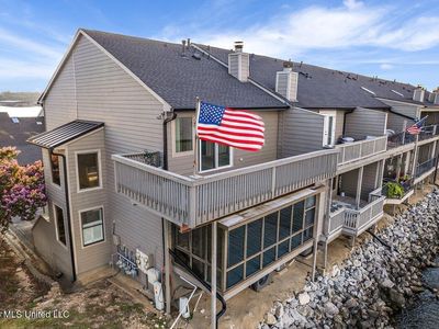 40 Breakers Ln