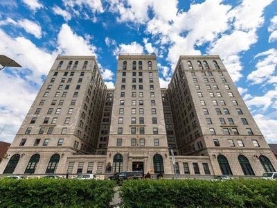 15 E Kirby St APT 511