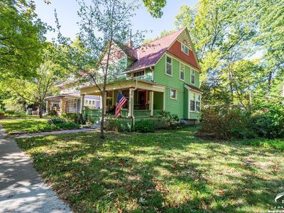 1611 Massachusetts St