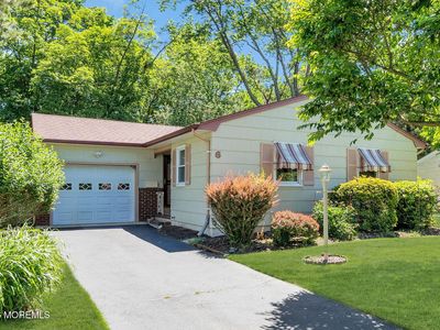 6 Woodbury Court