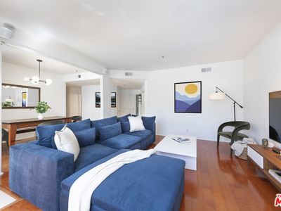 12633 Moorpark St UNIT 212